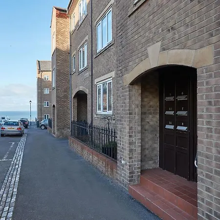 Host & - Amber Shores *